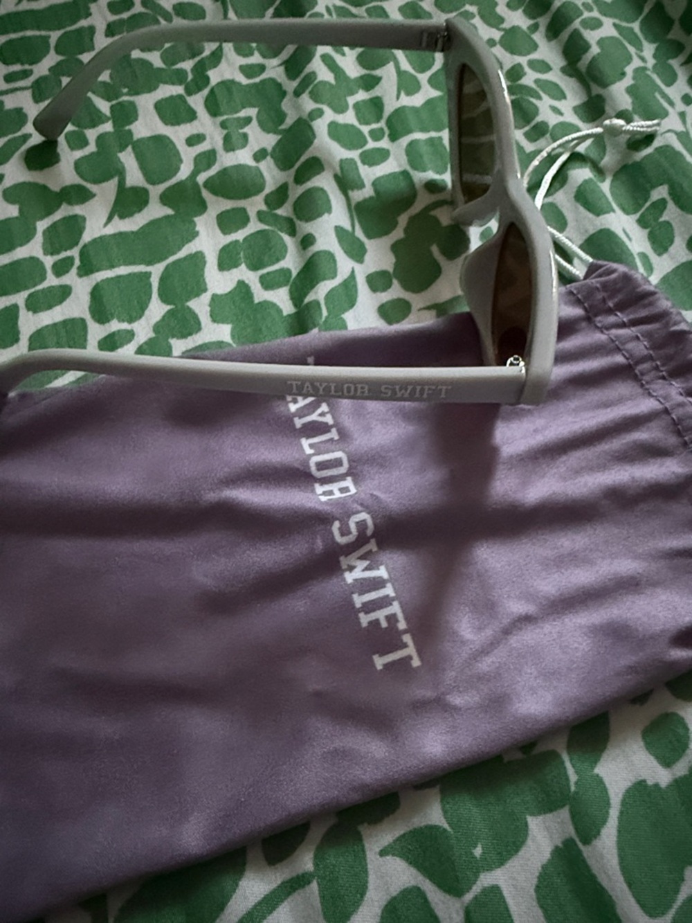 NEVER WORN Taylor Swift Speak Now (Taylor’s Version) sunglasses - Picture 3 of 3